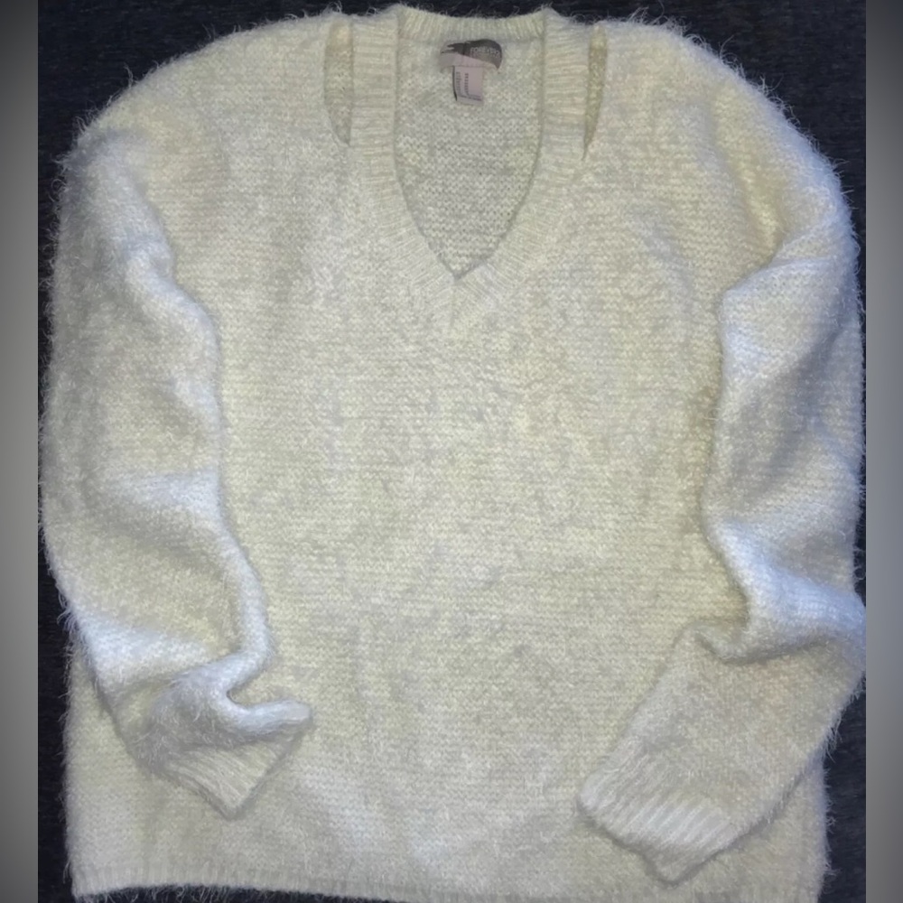 FOREVER 21 FUZZY SHAGGY EYELASH KNIT SWEATER Boho Cut-Out Neckline Detail Small